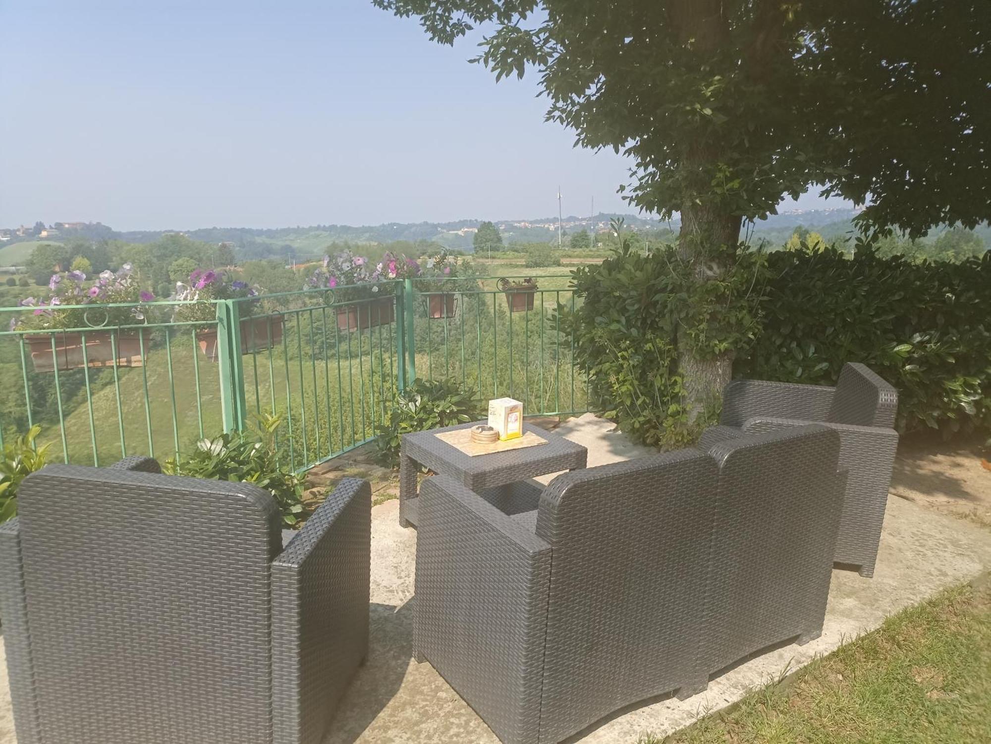 La Terrazza Lägenhet Asti Exteriör bild