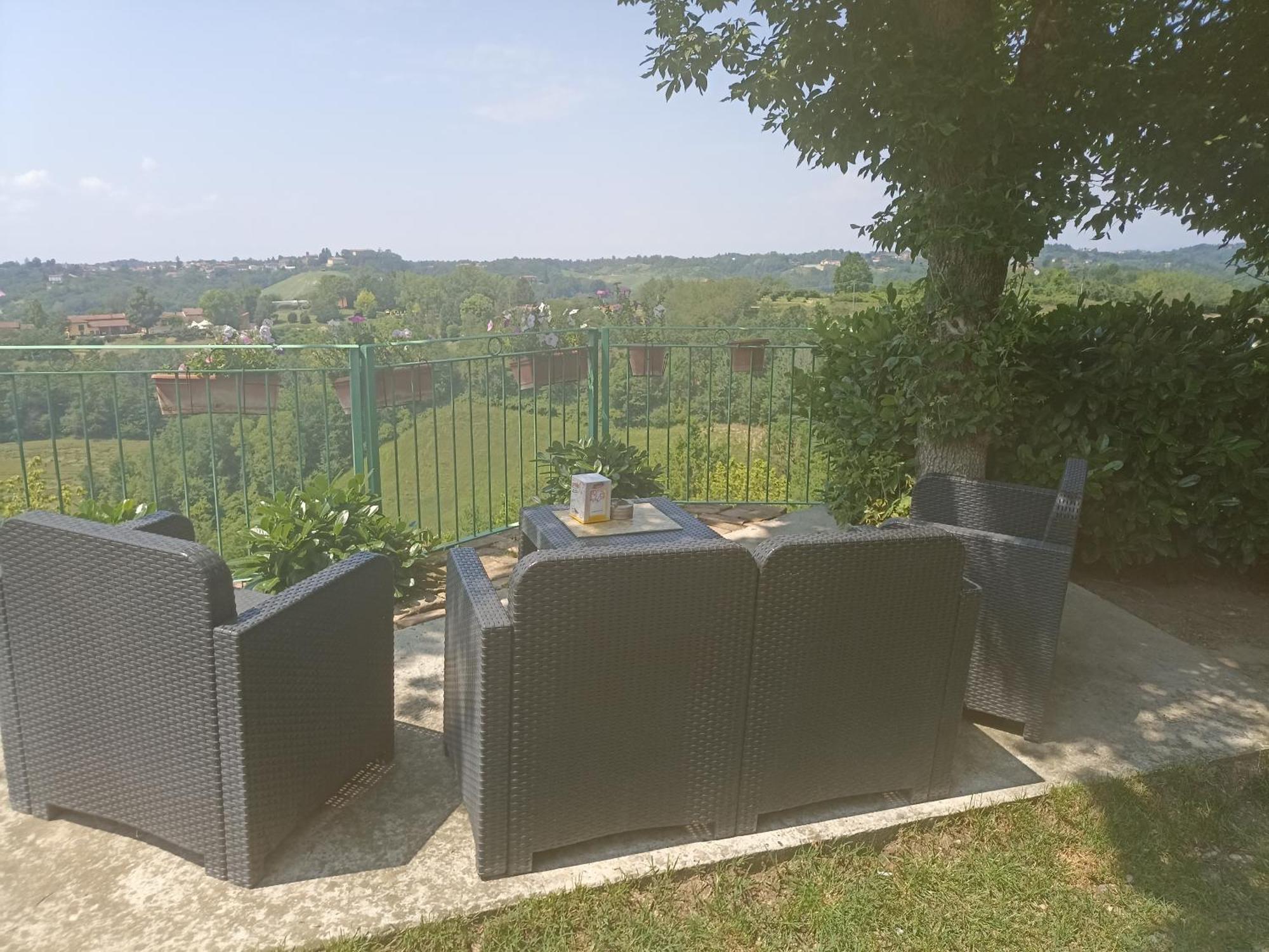 La Terrazza Lägenhet Asti Exteriör bild