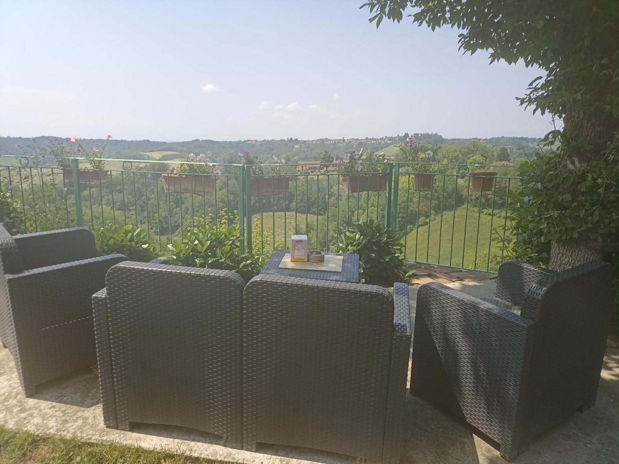 La Terrazza Lägenhet Asti Exteriör bild
